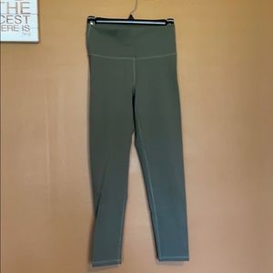 Echt scrunch butt workout leggings olive